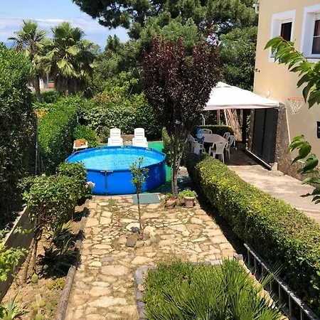 Montbarbat Sleeps 8 Wifi *