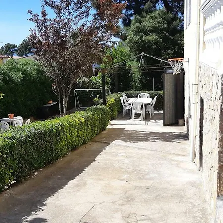 Montbarbat Sleeps 8 Wifi